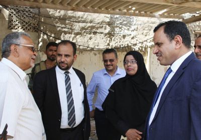 وزير الزراعة يتفقد الأوضاع بمبنى "علوم البحار" بعدن