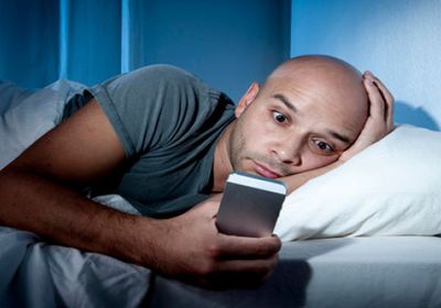 تأثير استخدام الهاتف المحمول في غرفة النوم