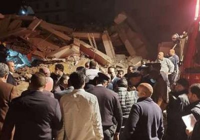 ارتفاع ضحايا عقار جسر السويس المنهار في مصر إلى 8 قتلى