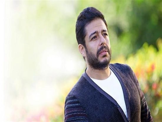 محمد حماقي يقدم واجب العزاء لضحايا حادث قطاري سوهاج