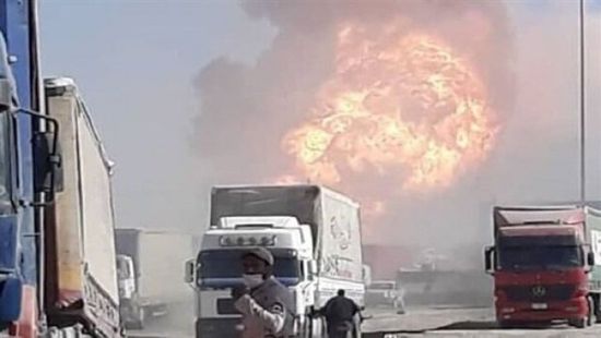 حرق الشاحنات.. حلقة جديدة من سلسلة الإجرام الحوثي في قطاع النفط