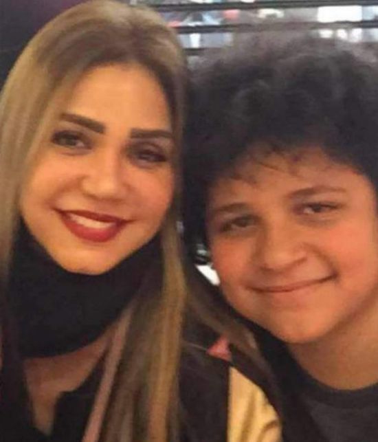 الفنانة إيناس عز الدين تطلب الدعاء لنجلها