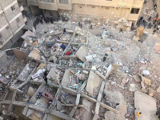  مصر.. ارتفاع حصيلة ضحايا عقار جسر السويس المنهار إلى 10 وفيات