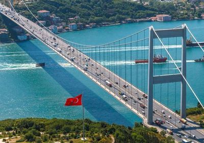 بعد أزمة قناة السويس.. تركيا تقرر تخفيف حركة الشاحنات عبر مضيق البوسفور