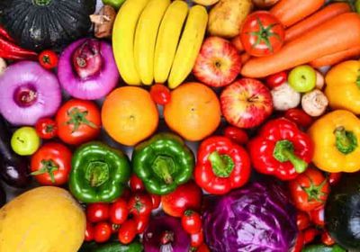 استقرار أسعار الخضروات والفواكه بأسواق عدن اليوم الأحد
