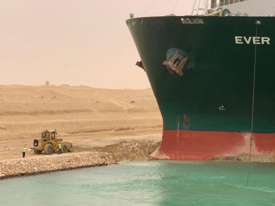 سوريا تقرر ترشيد توزيع مشتقات النفط بسبب السفينة الجانحة
