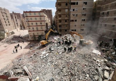  مصر.. ارتفاع حصيلة القتلى جراء انهيار مبنى في جسر السويس إلى 25 قتيلا