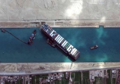  قاطرة جديدة تنضم لمحاولة تعويم السفينة الجانحة بقناة السويس