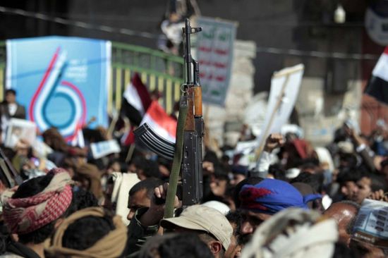 العرب: الحوثي يخطط لتعزيز موقفه التفاوضي بمكاسب ميدانية