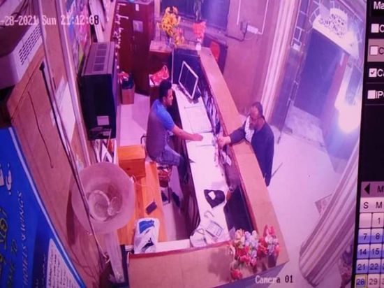 تزعجه الإضاءة.. عاقل حارة يقتحم فندقًا بتعز لتكسير مصابيحه