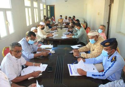 "تنفيذي الشحر" يطلع على تقارير الصحة وشرطة السير