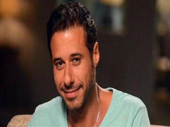 أحمد السعدني يحتفل بوصوله 5 ملايين متابع