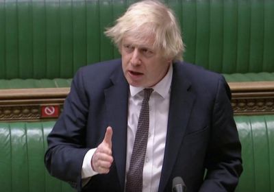 جونسون يدعو البريطانيين إلى توخي الحذر بسبب زيادة إصابات كورونا