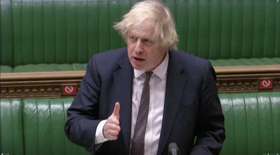 جونسون يدعو البريطانيين إلى توخي الحذر بسبب زيادة إصابات كورونا