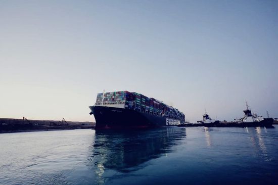  الاتحاد الأوروبي يهنئ مصر بتعويم السفنية الجانحة