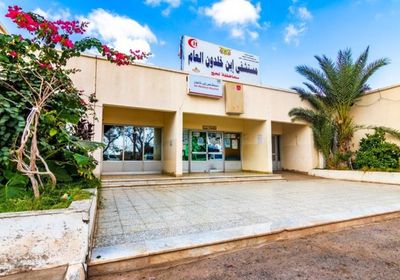 احتجاز 9 مصابين بكورونا في "عزل ابن خلدون" بلحج