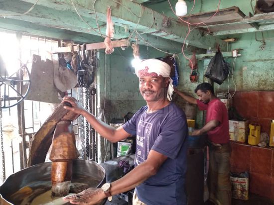 مطاحن السمسم تقاوم الحداثة وتدعم أسر أبين