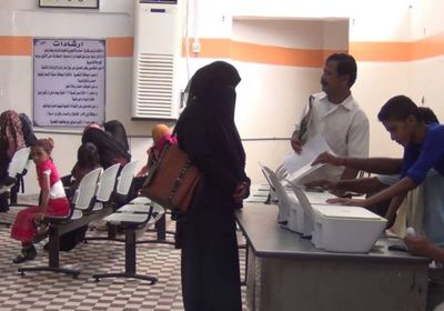 منذ شهر.. تعطل إصدار 1000 بطاقة بشبوة لغياب "الحبر"