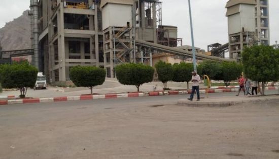 على متنها عمال.. اختطاف 3 حافلات لمصنع الوطنية بلحج