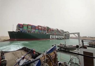 اليوم.. بدء التحقيقات بشأن السفينة البنمية بقناة السويس