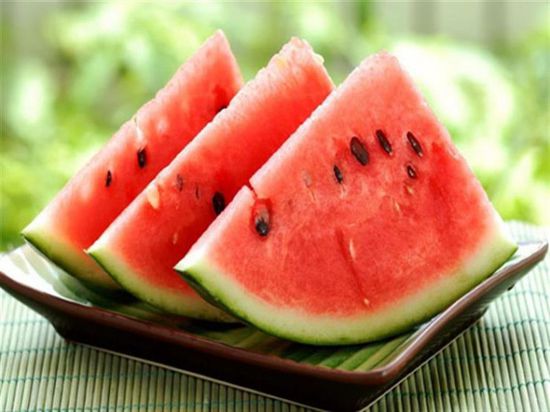 أشهر فاكهة في الصيف.. فوائد البطيخ عديدة