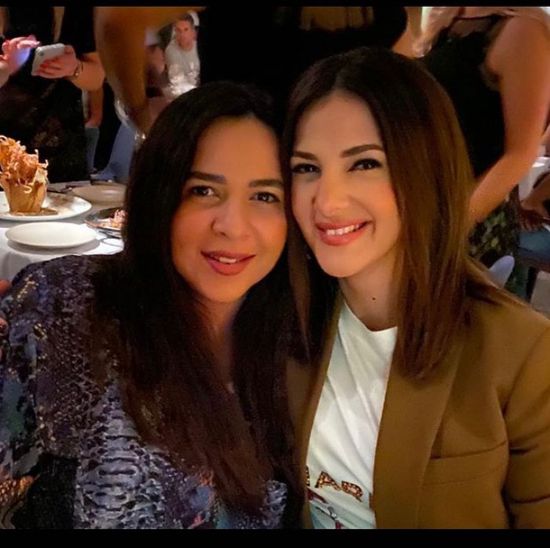 بصورة من الطفولة.. دنيا سمير غانم تحتفل بعيد ميلاد شقيقتها إيمي