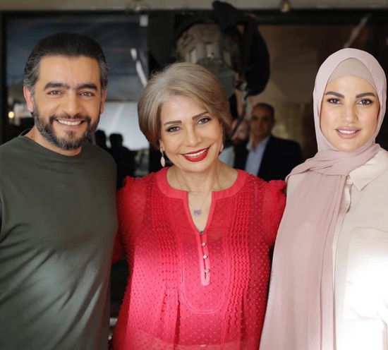 سوسن بدر مع درة وهاني سلامة في كواليس "بين السما والأرض"