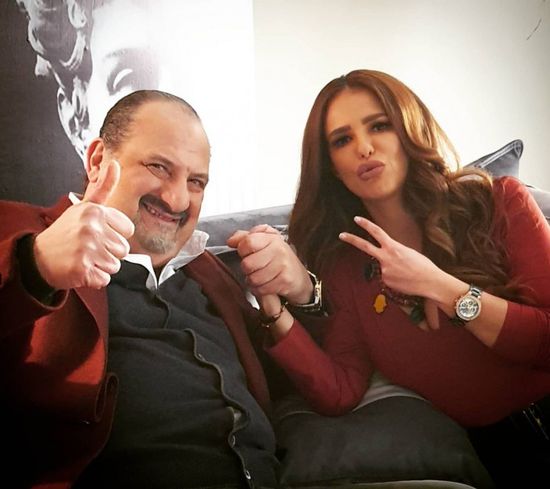 دنيا عبد العزيز مع خالد الصاوي في كواليس" اللي ملوش كبير"