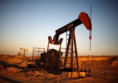 النفط يقفز 2% وسط توقعات باتفاق "أوبك+" على تمديد قيود الإنتاج