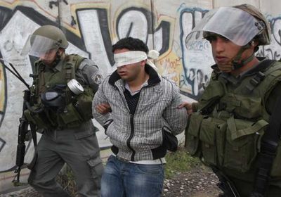  القوات الإسرائيلية تعتقل 3 فلسطينيين من الخليل