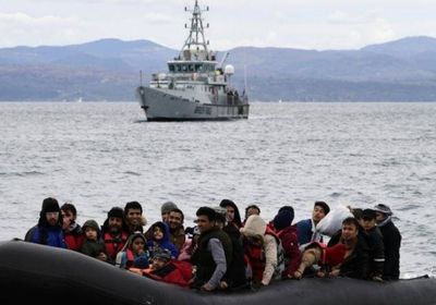 اليونان تتهم تركيا باستفزازها ودفع قوارب مهاجرين إلى مياهها الإقليمية