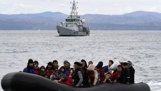 اليونان تتهم تركيا باستفزازها ودفع قوارب مهاجرين إلى مياهها الإقليمية