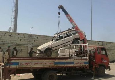 حملة لإزالة السيارات المُتهالكة من شوارع المنصورة (صور)