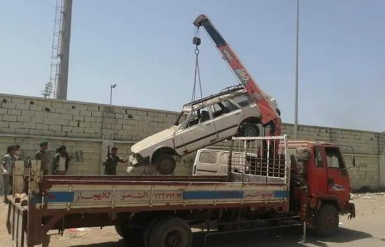 حملة لإزالة السيارات المُتهالكة من شوارع المنصورة (صور)