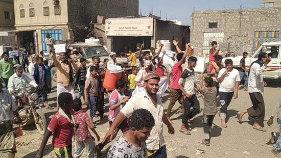 معلمو ردفان يرفضون ابتزازهم بملف المرتبات