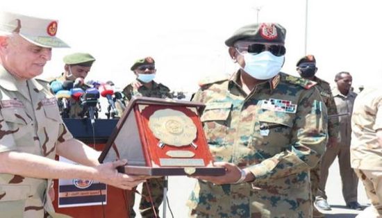 رئيس أركان حرب القوات المسلحة المصرية: نقف في خندق واحد بجانب الجيش السوداني