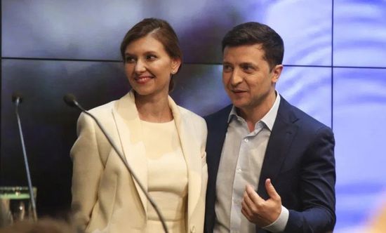 الرئيس الأوكراني يصلان قطر في زيارة رسمية