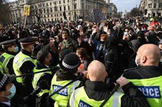 الشرطة البريطانية تعتقل 107 متظاهرين