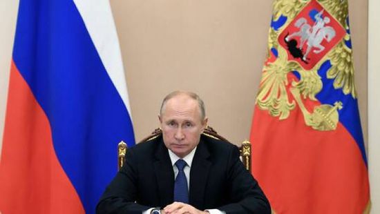 بوتين يوقع على قانون يسمح له بالترشح لفترتين رئاسيتين إضافيتين