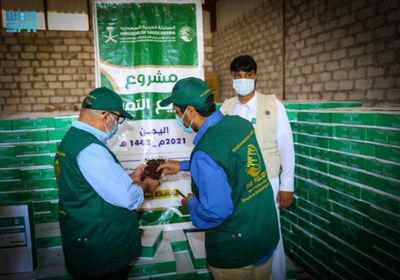 "سلمان للإغاثة" يوزع 6000 كرتون تمور بالمهرة