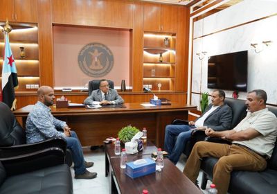 الخُبجي يدفع نحو تشغيل رحلات "الجيبوتية" من عدن