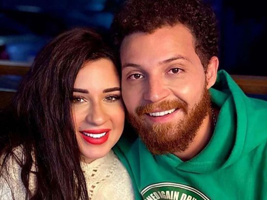 أسما شريف منير تعلن انفصالها عن زوجها محمود حجازي