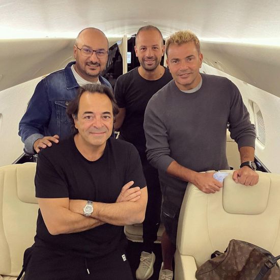 عمرو دياب يسافر لدبي في أحدث ظهور له