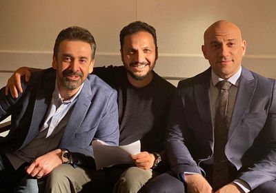 أحمد مكي مع كريم عبدالعزيز وبيتر ميمي في كواليس "الاختيار 2"