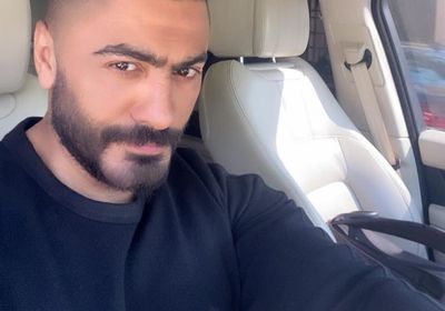 بعد إعلان غنائه تتر "نسل الأغراب".. تامر حسني لمحمد سامي :فخور إني اكتشفتك