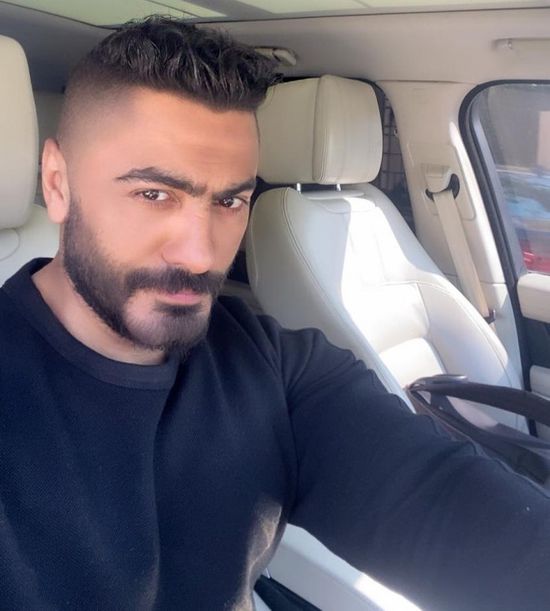 بعد إعلان غنائه تتر "نسل الأغراب".. تامر حسني لمحمد سامي :فخور إني اكتشفتك