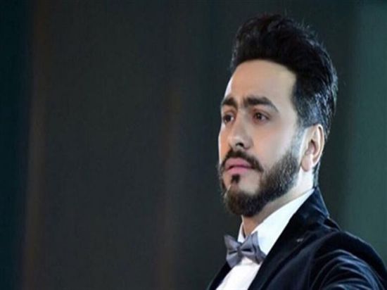 تامر حسني يرد على صور أحمد فلوكس