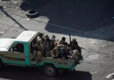 عصابة حوثية تقتل يمنيًا بين أطفاله وزوجته