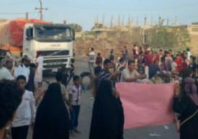 وقفة نسائية في تبن تندد بانتهاكات محافظ لحج