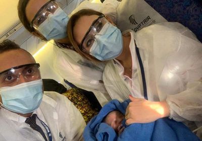 هبوط طائرة اضطراريا بمطار أسوان الدولي عقب وضع سيدة حامل من التشاد